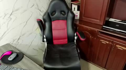 Snapshot of missescarleth chatting on 10.31.25 Escarlet online show from 10.31.25