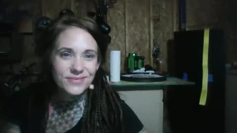 misshoneybadger333 online show from 09.25.25
