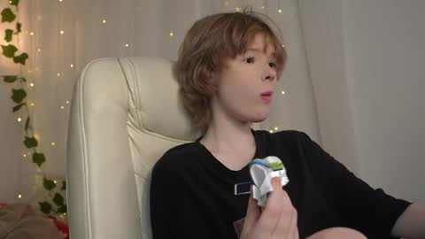 Snapshot of misska__ chatting on 10.14.25 BONYA online show from 10.14.25