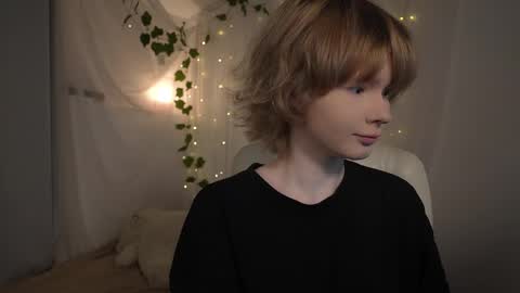 Snapshot of misska__ chatting on 10.30.25 BONYA online show from 10.30.25