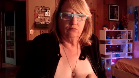 MissKittyFox online show from 12.12.24