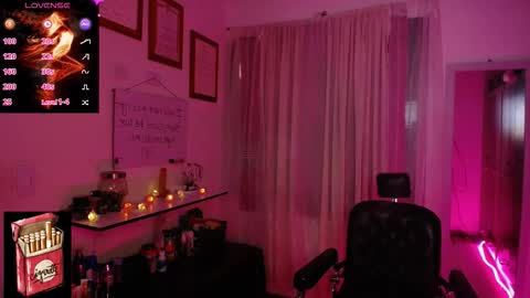 Snapshot of misslana_wn chatting on 10.05.25 LanaLul online show from 10.05.25