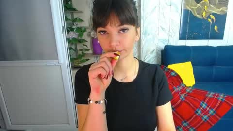 MissLaura online show from 12.23.25