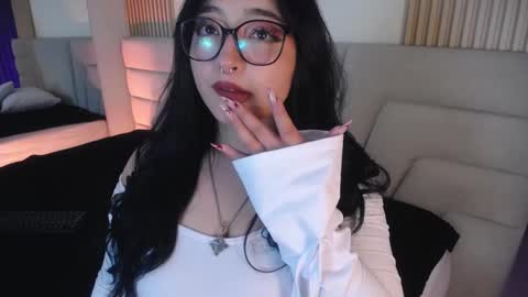 Miss Loise online show from 10.22.25