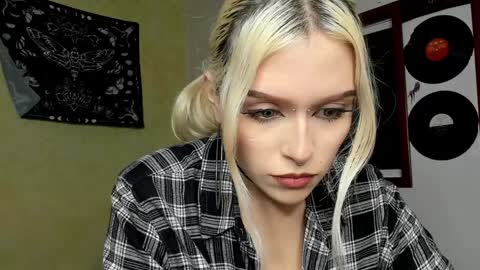 Miss Luna online show from 12.31.24