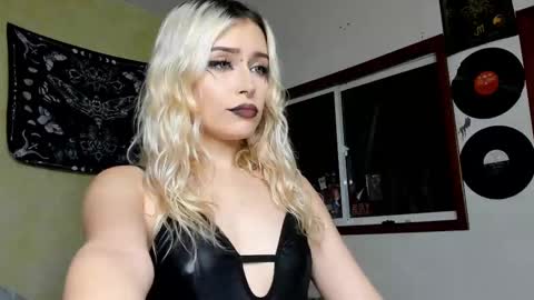 Miss Luna online show from 03.12.25