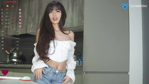 misslunacutie online show from 02.16.25