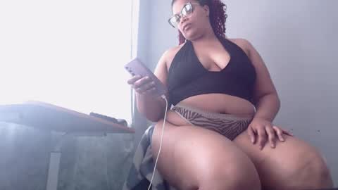 Snapshot of misslustxxx chatting on 10.08.25 misslustxxx online show from 10.08.25