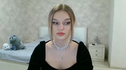 OneGoddess online show from 02.04.25