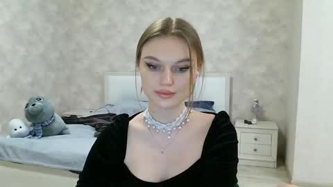 OneGoddess online show from 02.04.25