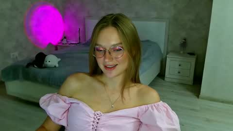 OneGoddess online show from 09.24.25