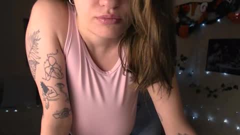 Snapshot of missmelons_ chatting on 10.18.25 Li online show from 10.18.25