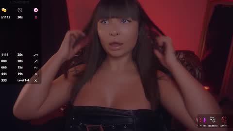 Snapshot of missmerciless chatting on 10.13.25 LUXXANDRA online show from 10.13.25