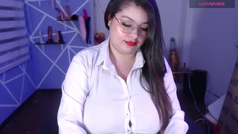 Snapshot of missmia1_ chatting on 12.18.24 Miia online show from 12.18.24