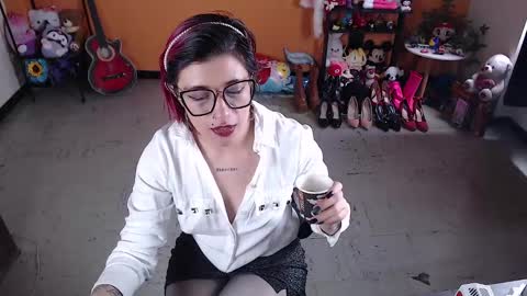Miss Mia online show from 12.17.24