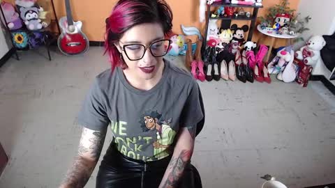 Miss Mia online show from 12.22.24