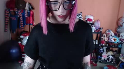 Miss Mia online show from 12.20.25