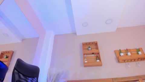 Snapshot of missmiaa_ chatting on 11.09.25 Mia online show from 11.09.25