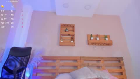 Snapshot of missmiaa_ chatting on 11.10.25 Mia online show from 11.10.25