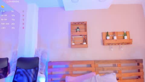 Snapshot of missmiaa_ chatting on 11.13.25 Mia online show from 11.13.25