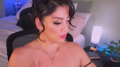 Mina online show from 10.30.25