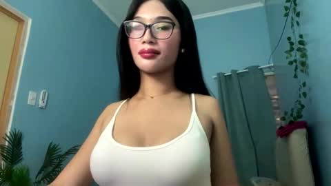 missminervaa online show from 10.08.25