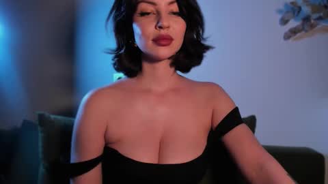 Snapshot of missmirandagd chatting on 10.18.25 online show from 10.18.25