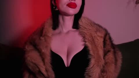 Snapshot of missmirandagd chatting on 10.29.25 online show from 10.29.25