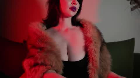 Snapshot of missmirandagd chatting on 11.01.25 online show from 11.01.25