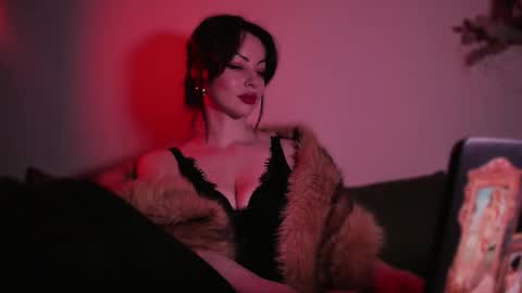 Snapshot of missmirandagd chatting on 11.12.25 online show from 11.12.25