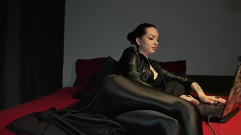 Snapshot of missmirandagd chatting on 05.12.26 online show from 05.12.26
