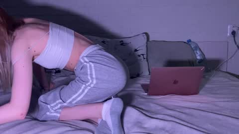 missmiroslava online show from 04.01.26