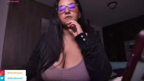 Snapshot of missmoonn chatting on 10.16.25 MissMoon online show from 10.16.25