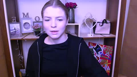 Snapshot of missoliviaa_ chatting on 12.24.24 Olivia online show from 12.24.24