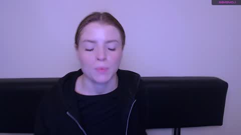 Snapshot of missoliviaa_ chatting on 12.27.24 Olivia online show from 12.27.24