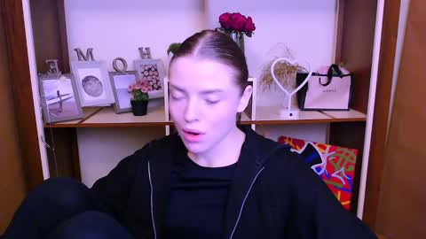 Snapshot of missoliviaa_ chatting on 01.26.25 Olivia online show from 01.26.25