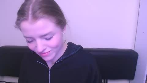 Snapshot of missoliviaa_ chatting on 02.03.25 Olivia online show from 02.03.25