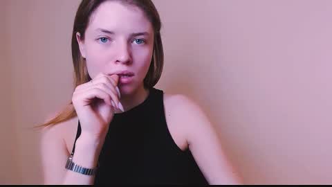 Snapshot of missoliviaa_ chatting on 02.07.25 Olivia online show from 02.07.25