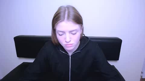 Snapshot of missoliviaa_ chatting on 02.18.25 Olivia online show from 02.18.25