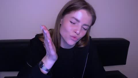 Snapshot of missoliviaa_ chatting on 02.21.25 Olivia online show from 02.21.25