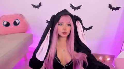 Pau Giraldo online show from 10.18.25