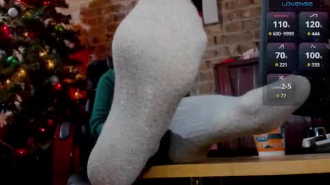 Snapshot of misspetitevenus chatting on 12.17.24 Miss Venus online show from 12.17.24