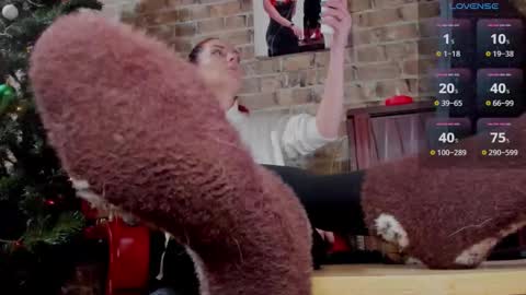 Snapshot of misspetitevenus chatting on 12.29.24 Miss Venus online show from 12.29.24