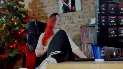 Snapshot of misspetitevenus chatting on 01.06.25 Miss Venus online show from 01.06.25