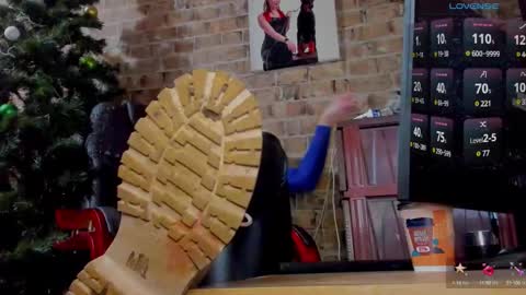 Snapshot of misspetitevenus chatting on 01.13.25 Miss Venus online show from 01.13.25