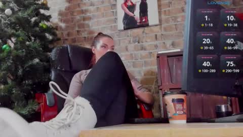 Snapshot of misspetitevenus chatting on 01.15.25 Miss Venus online show from 01.15.25