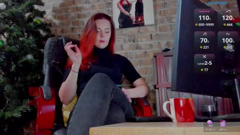 Snapshot of misspetitevenus chatting on 02.05.25 Miss Venus online show from 02.05.25