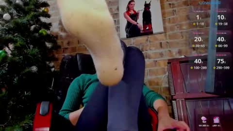 Snapshot of misspetitevenus chatting on 02.06.25 Miss Venus online show from 02.06.25