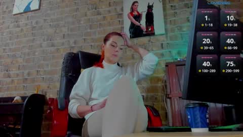 Snapshot of misspetitevenus chatting on 02.10.25 Miss Venus online show from 02.10.25