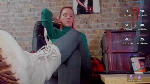 Snapshot of misspetitevenus chatting on 02.13.25 Miss Venus online show from 02.13.25